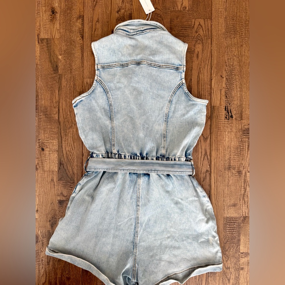 NWT Blueivy Denim Belted Sleeveless Collared Romper Women's Size M T - Picture 5 of 7